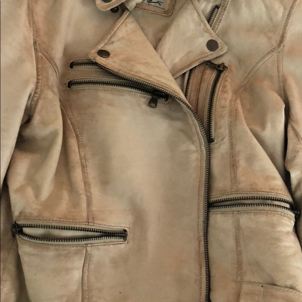 Leather jacket - Picture 3 of 5